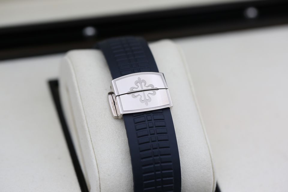 Patek Philippe Aquanaut 5168G-001 Image 3